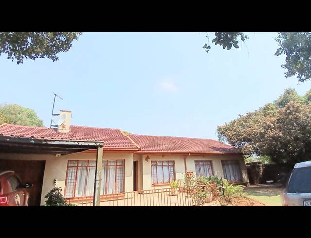 3 BEDROOM HOUSE FOR SALE IN BIRCH ACRES